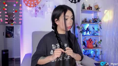 Snapshot of ji_hyun chatting on 10-23-25, 01:38 Ji online show from 10-23-25, 01:38