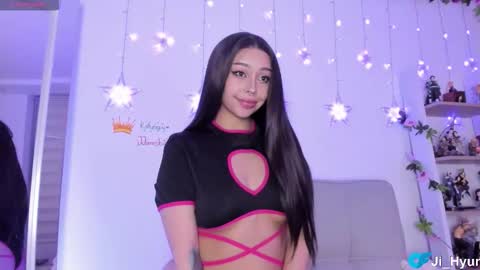 Snapshot of ji_hyun chatting on 11-26-25, 10:55 Ji online show from 11-26-25, 10:55