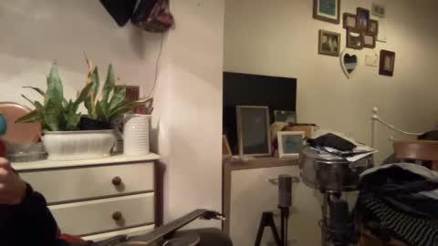 Jigz1986 online show from 12-29-24, 05:44