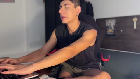 Snapshot of jim_dancer chatting on 12-24-24, 05:13 jim_dancer online show from 12-24-24, 05:13