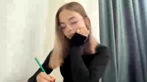 Snapshot of jimmiesobczynski chatting on 10-17-25, 07:33 Steff online show from 10-17-25, 07:33