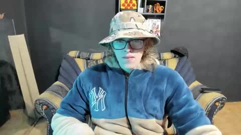 Snapshot of jinnbook chatting on 12-04-24, 12:25 JinnBook online show from 12-04-24, 12:25