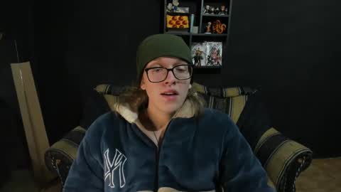 Snapshot of jinnbook chatting on 12-13-24, 06:31 JinnBook online show from 12-13-24, 06:31