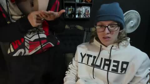 Snapshot of jinnbook chatting on 12-22-24, 07:22 JinnBook online show from 12-22-24, 07:22