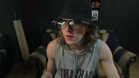 Snapshot of jinnbook chatting on 01-07-25, 09:40 JinnBook online show from 01-07-25, 09:40