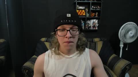 Snapshot of jinnbook chatting on 01-14-25, 05:19 JinnBook online show from 01-14-25, 05:19