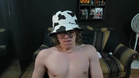 Snapshot of jinnbook chatting on 01-17-25, 09:49 JinnBook online show from 01-17-25, 09:49