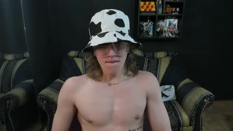 Snapshot of jinnbook chatting on 02-04-25, 06:17 JinnBook online show from 02-04-25, 06:17