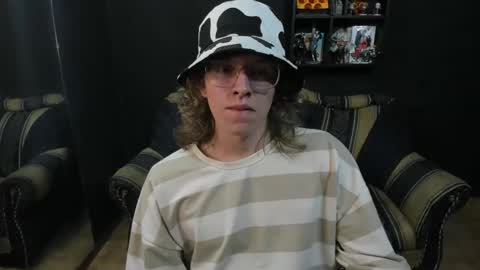 Snapshot of jinnbook chatting on 02-13-25, 05:26 JinnBook online show from 02-13-25, 05:26