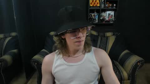 Snapshot of jinnbook chatting on 02-20-25, 04:28 JinnBook online show from 02-20-25, 04:28