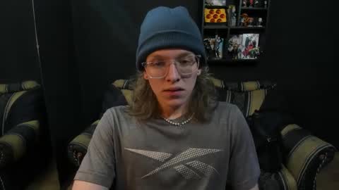 Snapshot of jinnbook chatting on 02-25-25, 05:19 JinnBook online show from 02-25-25, 05:19