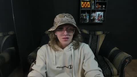 Snapshot of jinnbook chatting on 03-02-25, 07:21 JinnBook online show from 03-02-25, 07:21