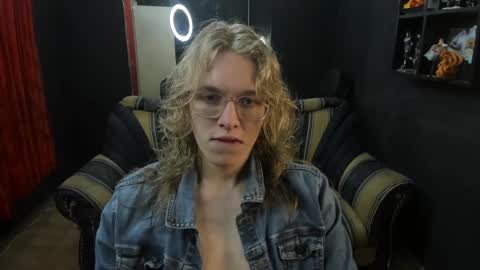 Snapshot of jinnbook chatting on 10-06-25, 04:54 JinnBook online show from 10-06-25, 04:54