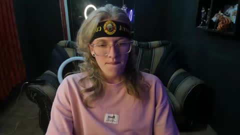 Snapshot of jinnbook chatting on 10-17-25, 05:54 JinnBook online show from 10-17-25, 05:54