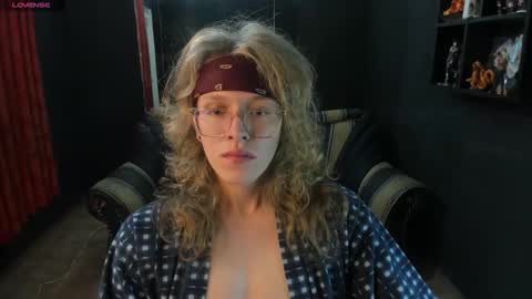 Snapshot of jinnbook chatting on 10-20-25, 06:36 JinnBook online show from 10-20-25, 06:36