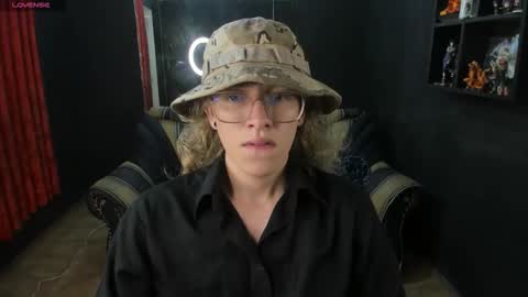 Snapshot of jinnbook chatting on 10-21-25, 07:42 JinnBook online show from 10-21-25, 07:42