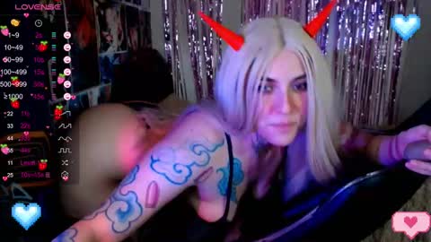 Snapshot of jinx_25 chatting on 02-21-25, 06:40 Jinx online show from 02-21-25, 06:40