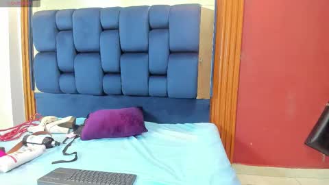 jisooluv online show from 11-26-25, 07:37