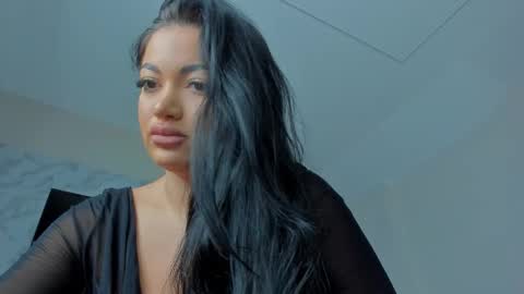 Snapshot of jisselle chatting on 09-12-25, 08:36 Juliee online show from 09-12-25, 08:36