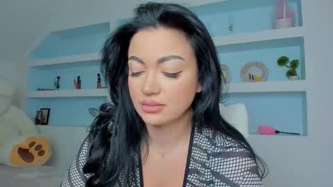 Snapshot of jisselle chatting on 11-28-25, 08:22 Juliee online show from 11-28-25, 08:22