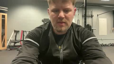 Snapshot of jitzgolfer chatting on 12-22-25, 12:57 jitzgolfer online show from 12-22-25, 12:57