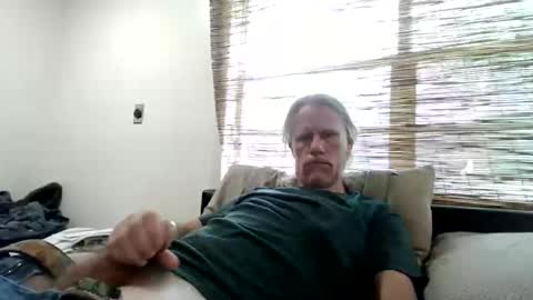 Snapshot of jizzmitten5 chatting on 06-11-26, 04:05 jizzmitten5 online show from 06-11-26, 04:05