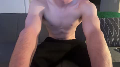 Snapshot of jj683486 chatting on 11-12-25, 12:22 jj683486 online show from 11-12-25, 12:22