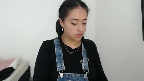 Snapshot of jjulietha95 chatting on 12-20-24, 06:40 Julieta online show from 12-20-24, 06:40