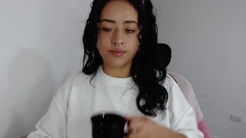 Snapshot of jjulietha95 chatting on 01-31-25, 08:32 Julieta online show from 01-31-25, 08:32