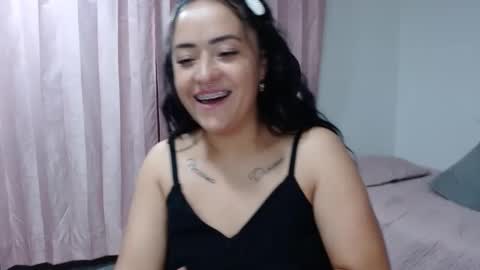 Snapshot of jjulietha95 chatting on 02-11-25, 02:35 Julieta online show from 02-11-25, 02:35