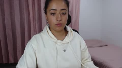 Snapshot of jjulietha95 chatting on 02-20-25, 05:23 Julieta online show from 02-20-25, 05:23