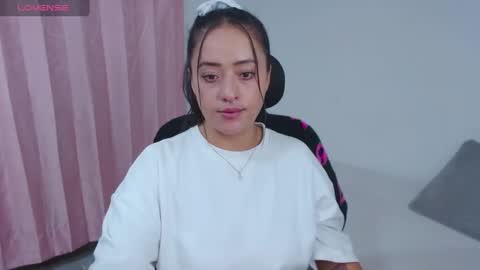 Snapshot of jjulietha95 chatting on 03-03-25, 03:52 Julieta online show from 03-03-25, 03:52