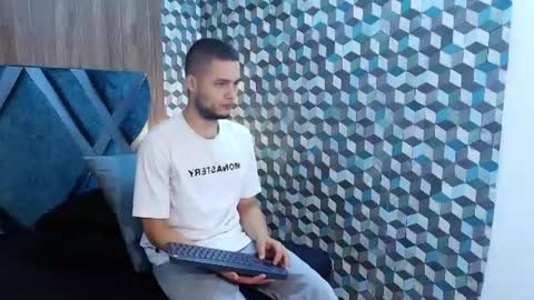 Snapshot of joaho_fernandez chatting on 06-19-26, 10:13 Joao online show from 06-19-26, 10:13