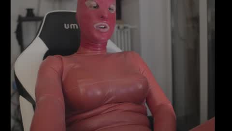 Snapshot of joanesxfree chatting on 09-29-25, 07:30 The sweetest toy online show from 09-29-25, 07:30