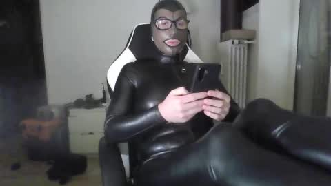 Snapshot of joanesxfree chatting on 10-17-25, 08:00 The sweetest toy online show from 10-17-25, 08:00