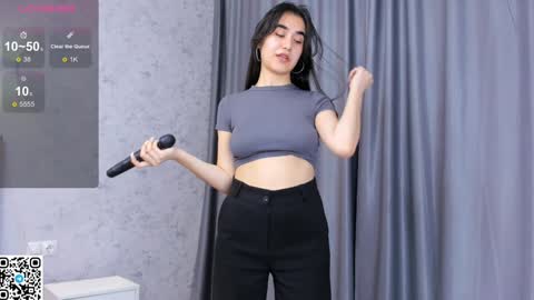 Snapshot of joangoulder chatting on 01-10-25, 06:17 Mia online show from 01-10-25, 06:17