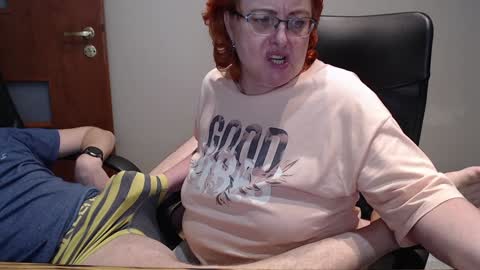 Snapshot of joannaandneighbour chatting on 01-10-25, 07:21 Joanna and Greg online show from 01-10-25, 07:21