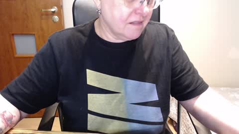 Snapshot of joannaandneighbour chatting on 01-16-25, 11:15 Joanna and Greg online show from 01-16-25, 11:15