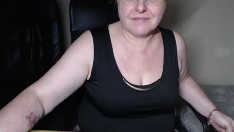 Snapshot of joannaandneighbour chatting on 01-18-25, 11:43 Joanna and Greg online show from 01-18-25, 11:43