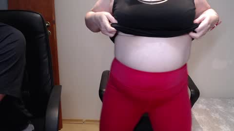 Snapshot of joannaandneighbour chatting on 01-21-25, 01:43 Joanna and Greg online show from 01-21-25, 01:43