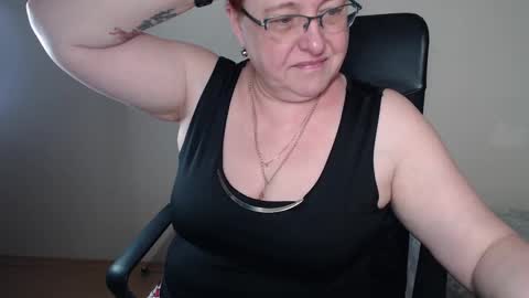 Snapshot of joannaandneighbour chatting on 03-07-25, 10:35 Joanna and Greg online show from 03-07-25, 10:35