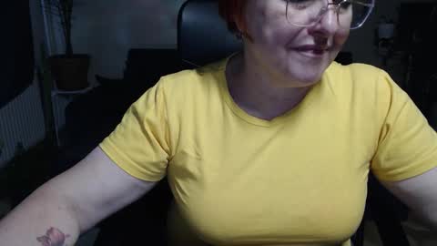 Snapshot of joannaandneighbour chatting on 10-21-25, 02:51 Joanna and Greg online show from 10-21-25, 02:51