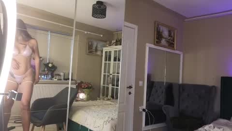 Snapshot of joannee chatting on 02-12-25, 08:38 Joanne online show from 02-12-25, 08:38