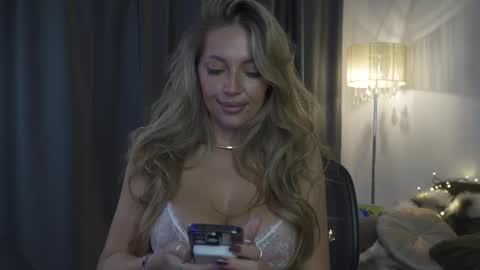 Snapshot of joannee chatting on 11-16-25, 06:08 Joanne online show from 11-16-25, 06:08