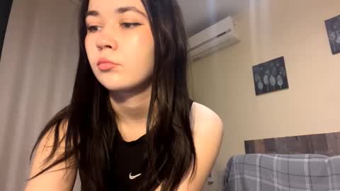 Snapshot of joellendrinen chatting on 01-14-26, 12:11 Emilia or Emi online show from 01-14-26, 12:11