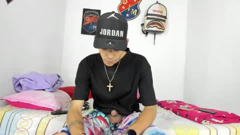 Snapshot of johan_and_antonella chatting on 12-03-24, 06:37 johan_and_antonella online show from 12-03-24, 06:37