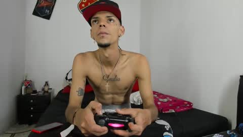 Snapshot of johan_and_antonella chatting on 01-15-25, 07:23 johan_and_antonella online show from 01-15-25, 07:23