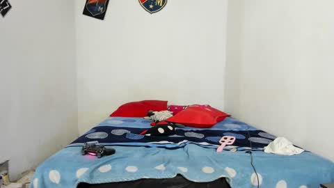 Snapshot of johan_and_antonella chatting on 02-01-25, 12:51 johan_and_antonella online show from 02-01-25, 12:51