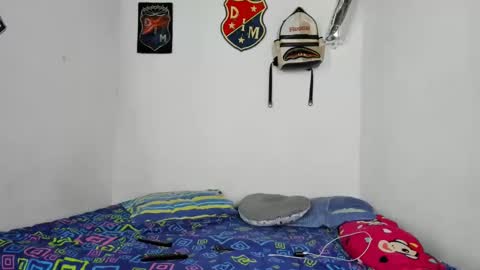 Snapshot of johan_and_antonella chatting on 09-16-25, 05:30 johan_and_antonella online show from 09-16-25, 05:30