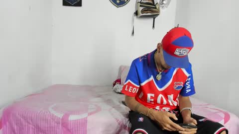 Snapshot of johan_and_antonella chatting on 09-28-25, 03:34 johan_and_antonella online show from 09-28-25, 03:34